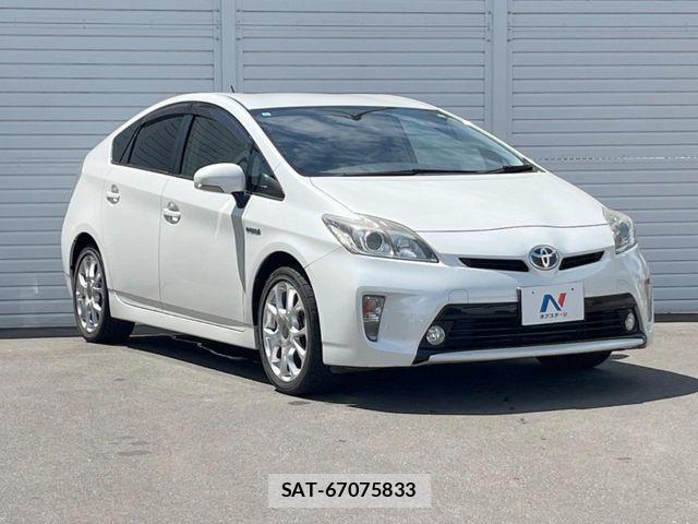 Toyota PRIUS 2013-12 8797174-15