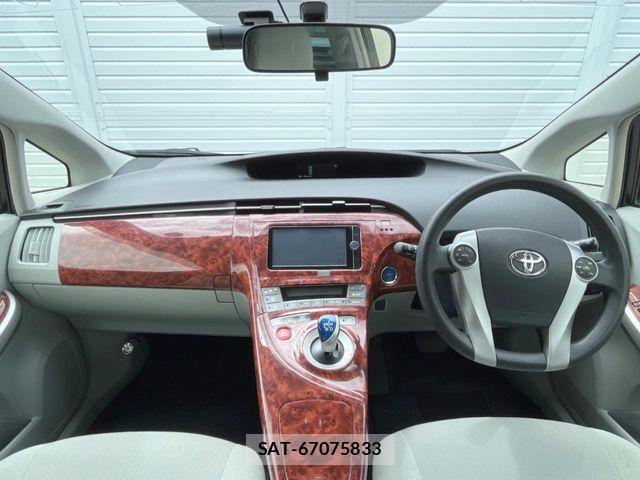 Toyota PRIUS 2013-12 8797174-1