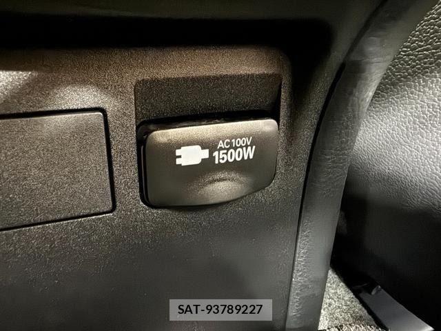 Toyota PRIUS 2023-09 8797138-24