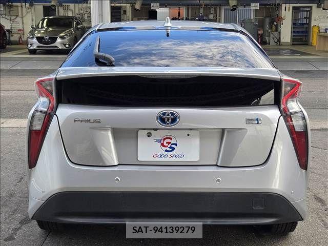 Toyota PRIUS 2016-05 8797166-15
