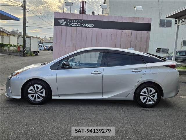 Toyota PRIUS 2016-05 8797166-16