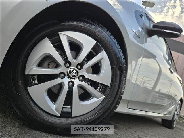 Toyota PRIUS 2016-05 8797166-18