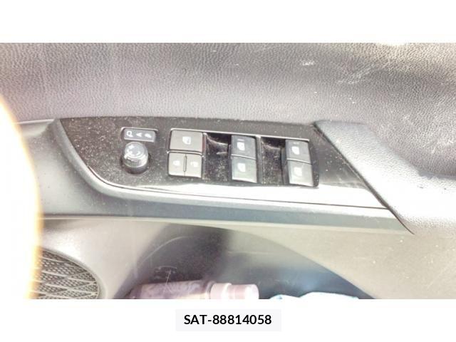Toyota PRIUS 2018-06 8797169-10