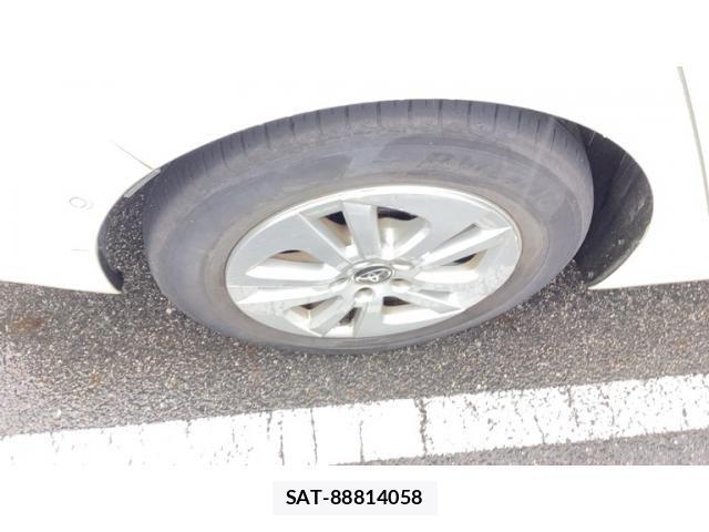 Toyota PRIUS 2018-06 8797169-2