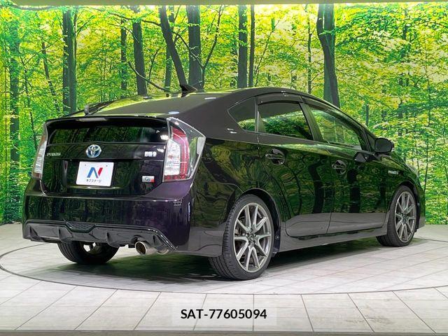 Toyota PRIUS 2013-09 8797168-16