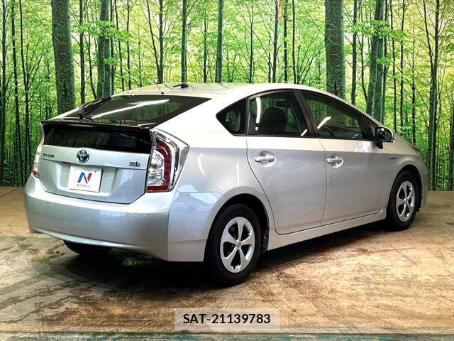 Toyota PRIUS 2014-07 8831159-16
