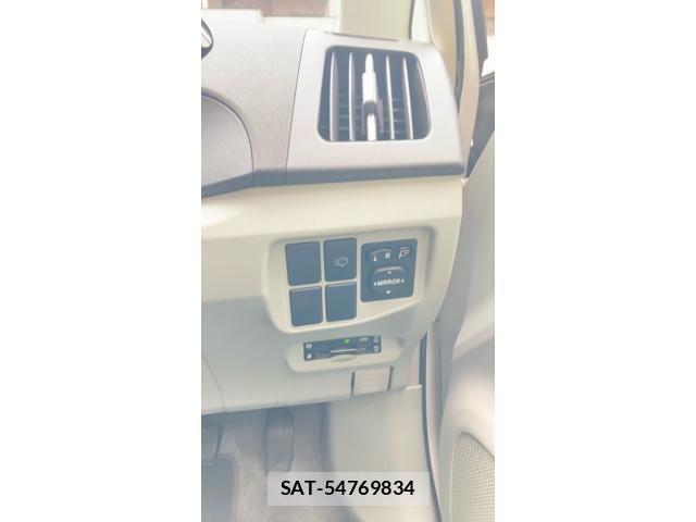Toyota PRIUS 2011-10 8831190-16