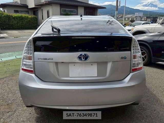 Toyota PRIUS 2009-10 8831166-9