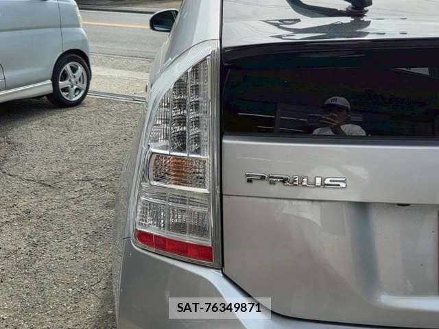 Toyota PRIUS 2009-10 8831166-14