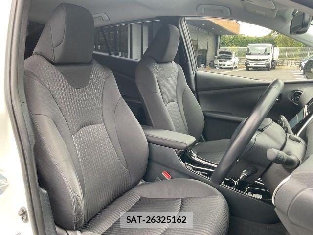 Toyota PRIUS 2018-05 8831115-9