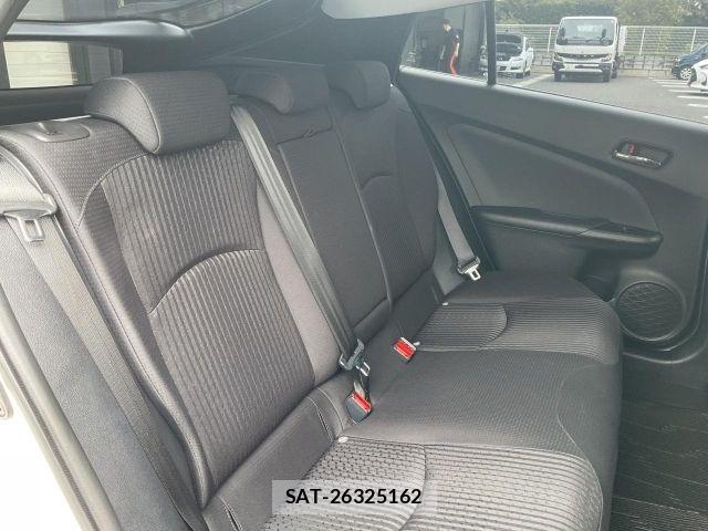 Toyota PRIUS 2018-05 8831115-11
