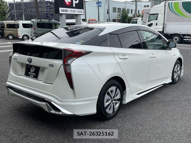 Toyota PRIUS 2018-05 8831115-2