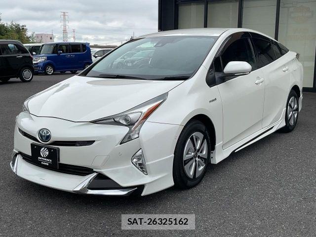 Toyota PRIUS 2018-05 8831115-5