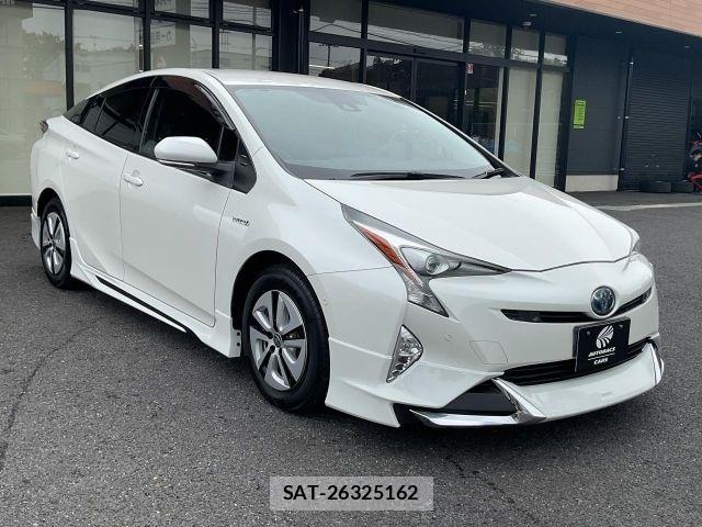 Toyota PRIUS 2018-05 8831115-6