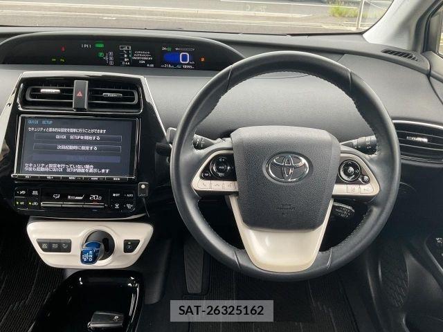 Toyota PRIUS 2018-05 8831115-7