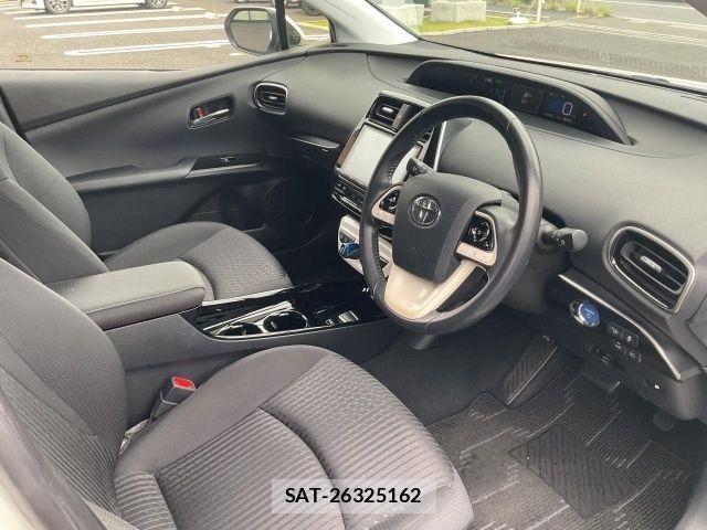 Toyota PRIUS 2018-05 8831115-8