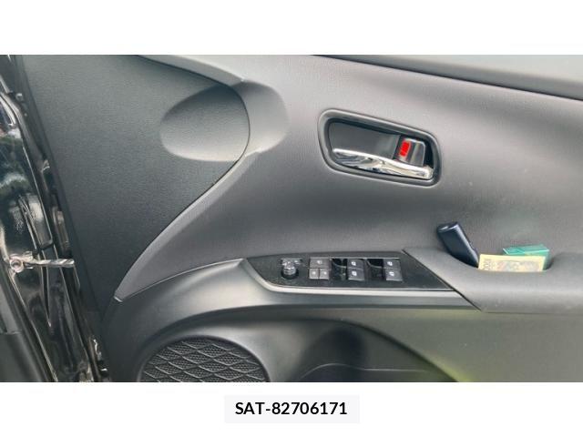 Toyota PRIUS 2017-08 8831124-13