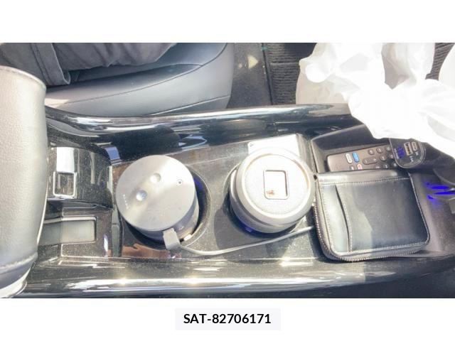 Toyota PRIUS 2017-08 8831124-24