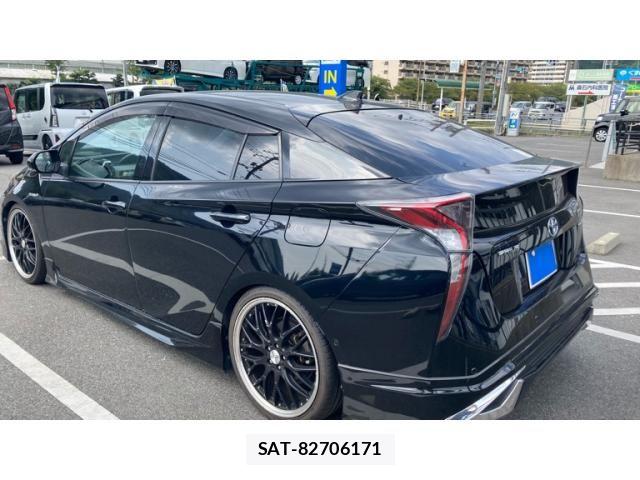 Toyota PRIUS 2017-08 8831124-2