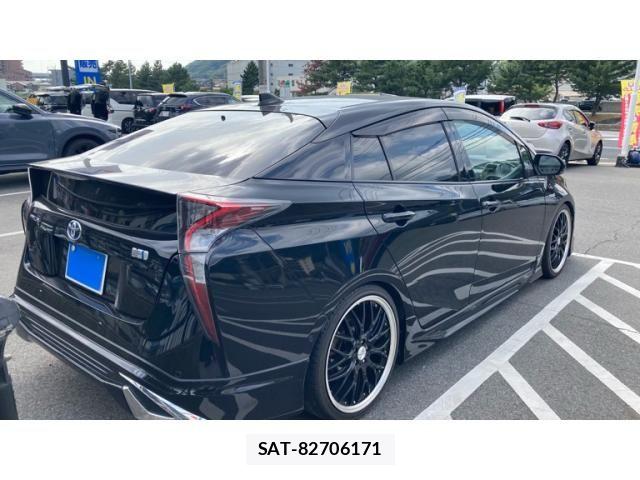 Toyota PRIUS 2017-08 8831124-3