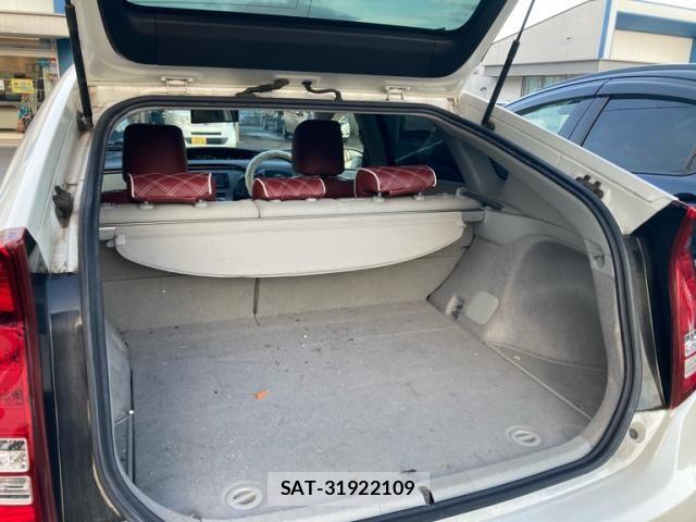 Toyota PRIUS 2012-08 8831182-8