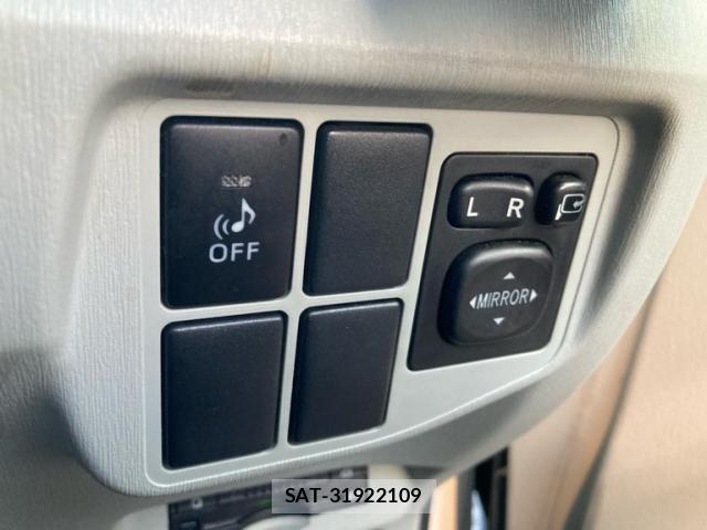 Toyota PRIUS 2012-08 8831182-14