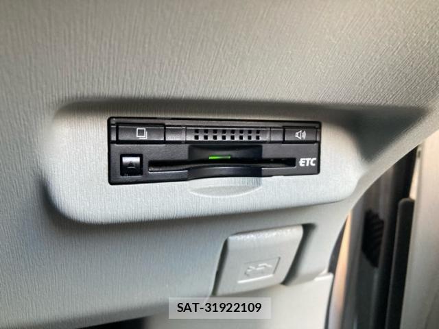 Toyota PRIUS 2012-08 8831182-15