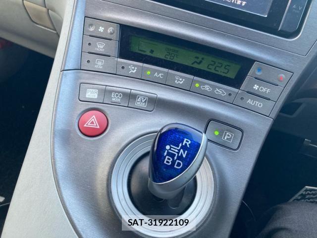 Toyota PRIUS 2012-08 8831182-18
