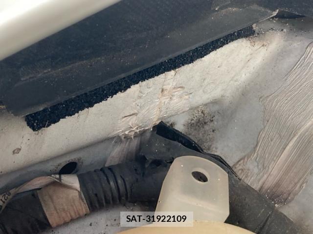 Toyota PRIUS 2012-08 8831182-25