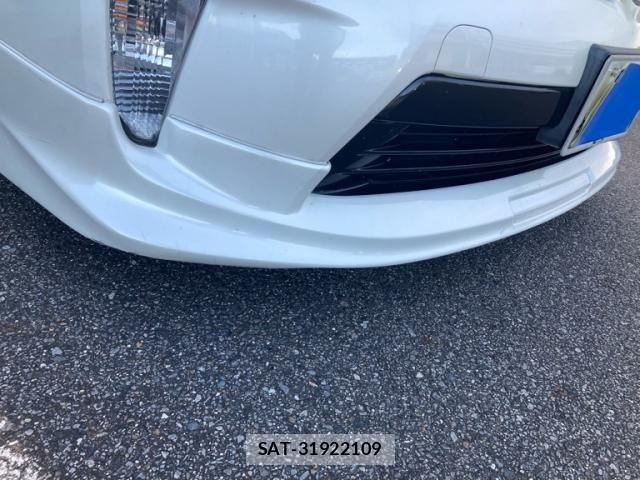 Toyota PRIUS 2012-08 8831182-2