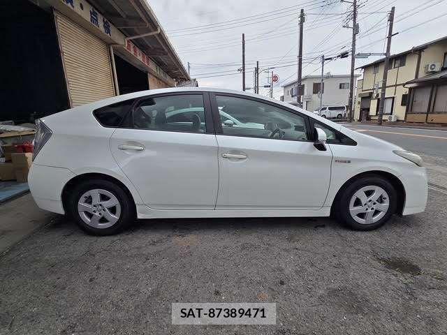 Toyota PRIUS 2009-09 8831164-11