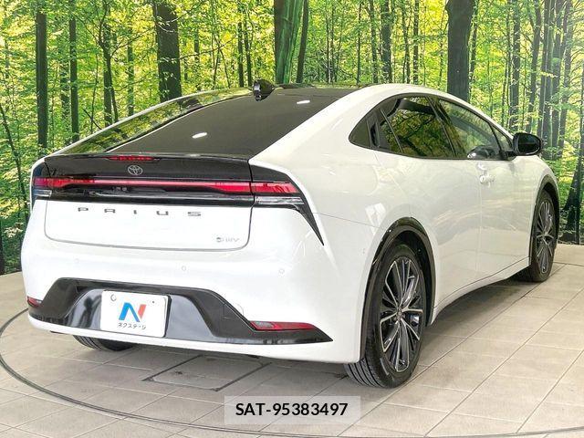 Toyota PRIUS 2023-10 8831090-16