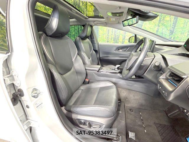 Toyota PRIUS 2023-10 8831090-7