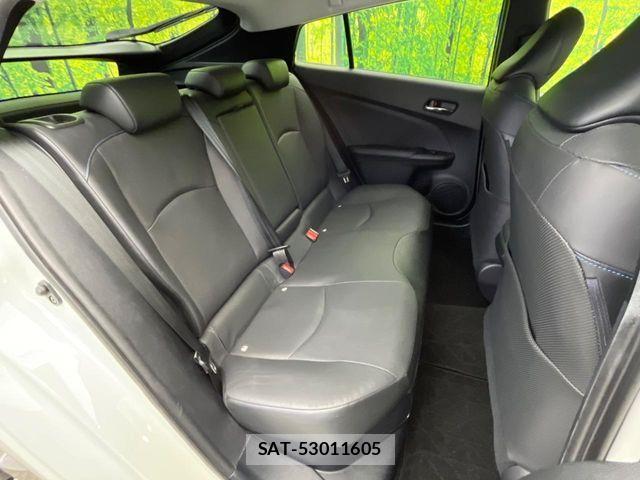 Toyota PRIUS 2017-04 8831122-9