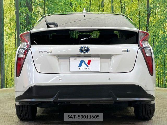 Toyota PRIUS 2017-04 8831122-14