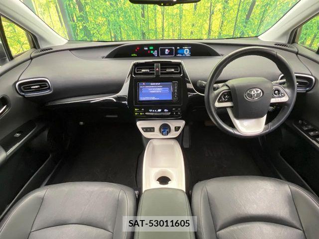 Toyota PRIUS 2017-04 8831122-1
