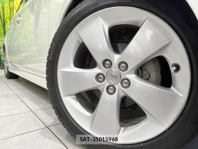 Toyota PRIUS 2015-10 8831141-12