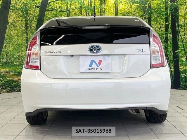 Toyota PRIUS 2015-10 8831141-14