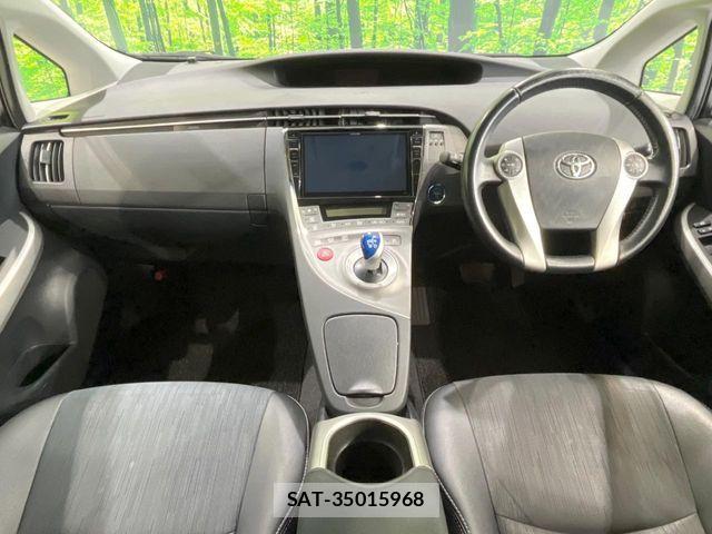 Toyota PRIUS 2015-10 8831141-1