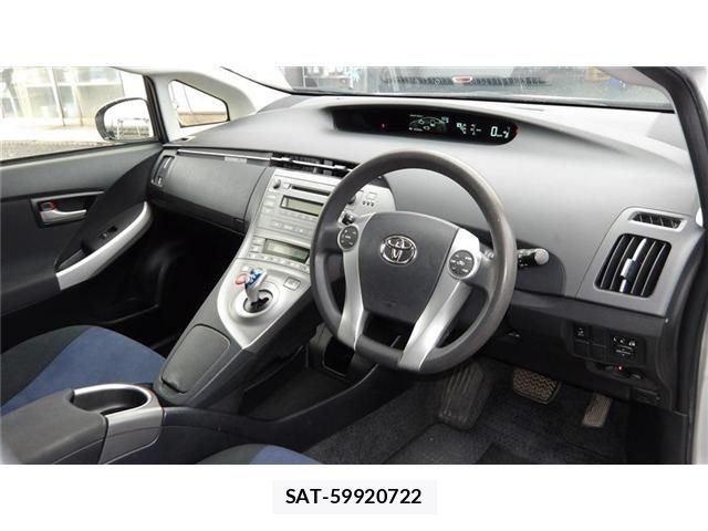 Toyota PRIUS 2012-03 8831158-6