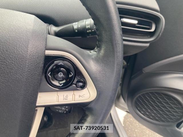 Toyota PRIUS 2018-02 8831152-11