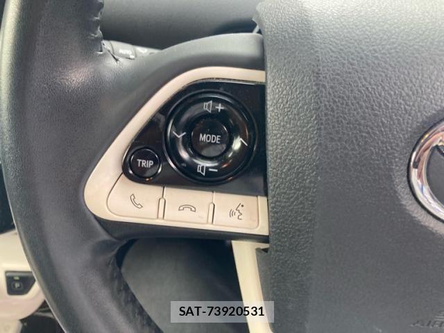 Toyota PRIUS 2018-02 8831152-12