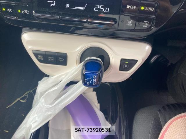 Toyota PRIUS 2018-02 8831152-16
