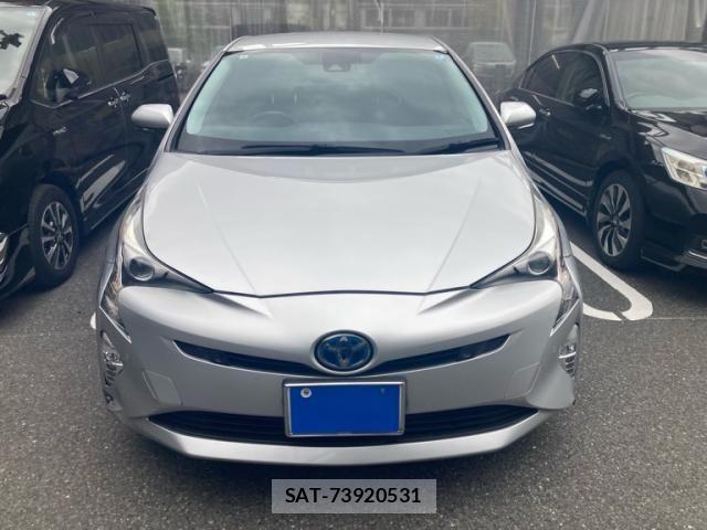 Toyota PRIUS 2018-02 8831152-1