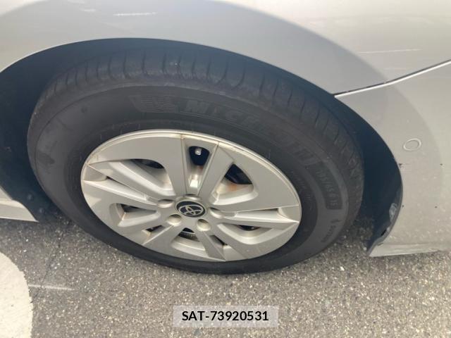 Toyota PRIUS 2018-02 8831152-20