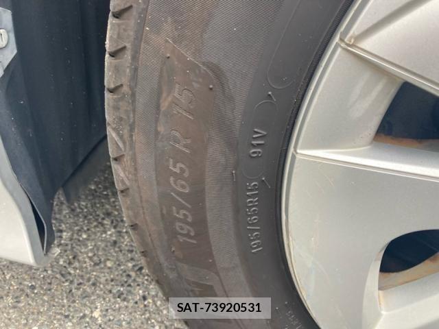 Toyota PRIUS 2018-02 8831152-24