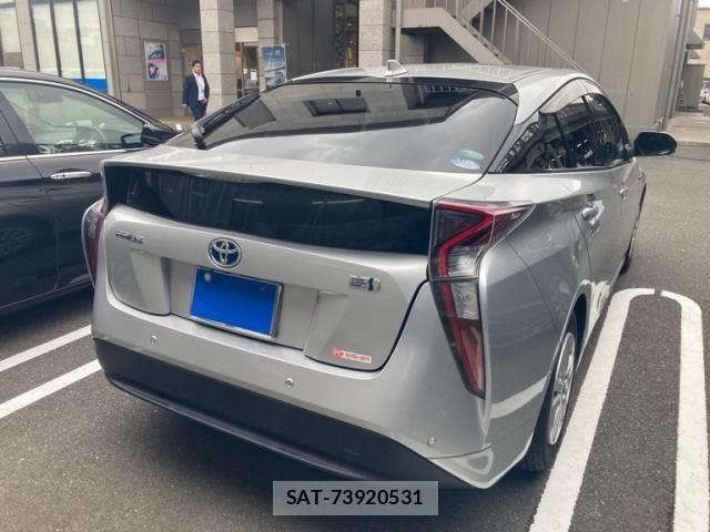 Toyota PRIUS 2018-02 8831152-3