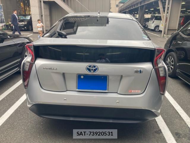 Toyota PRIUS 2018-02 8831152-4