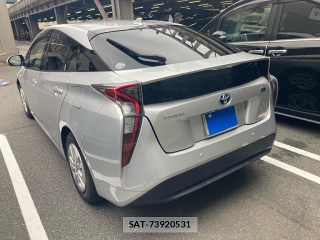 Toyota PRIUS 2018-02 8831152-5