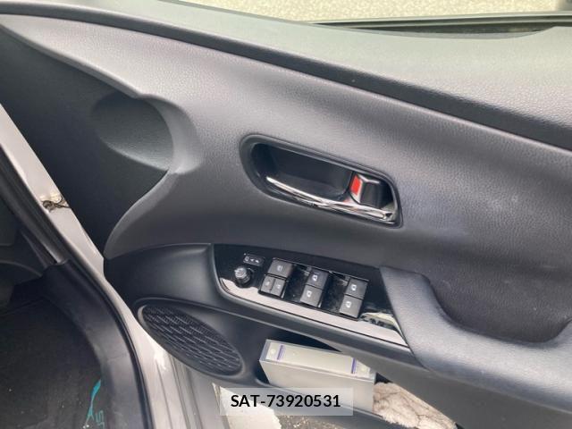 Toyota PRIUS 2018-02 8831152-7
